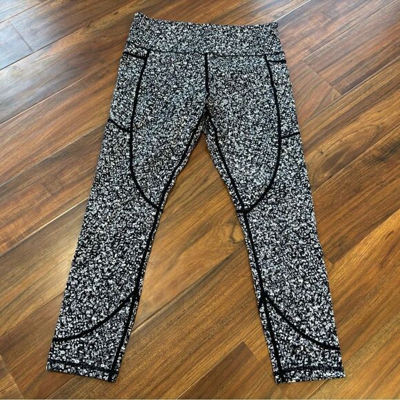 Zyia Active Black Pocket Mosaic Soft n Snug Mid Rise Patterned crop Leggings - Picture 1 of 6